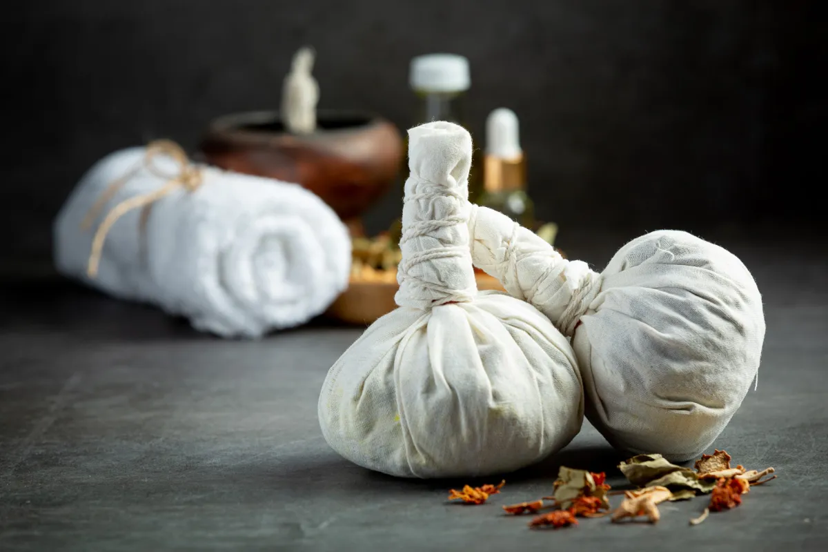 Herbal bolus therapy used in Panchakarma treatment for detoxification and skin healing support